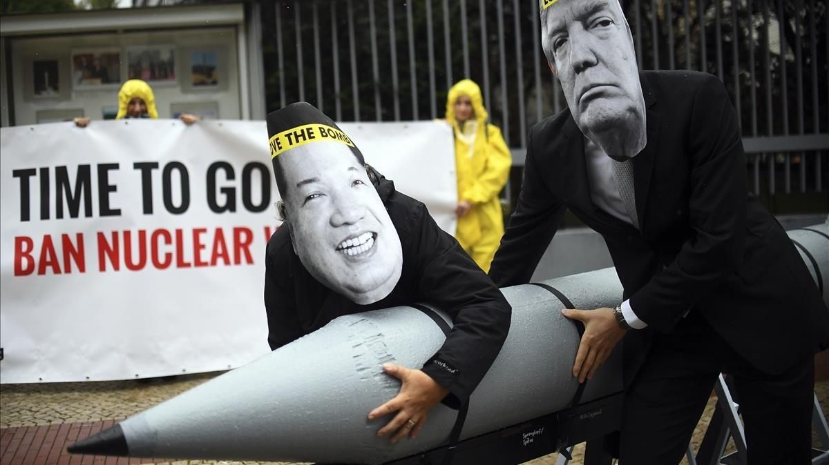 Activistas de la Campaña Internacional para Abolir las Armas Nucleares, ganadora del Nobel de La Paz 2017. Activistas de la Campaña Internacional para Abolir las Armas Nucleares, ganadora del Nobel de La Paz 2017.