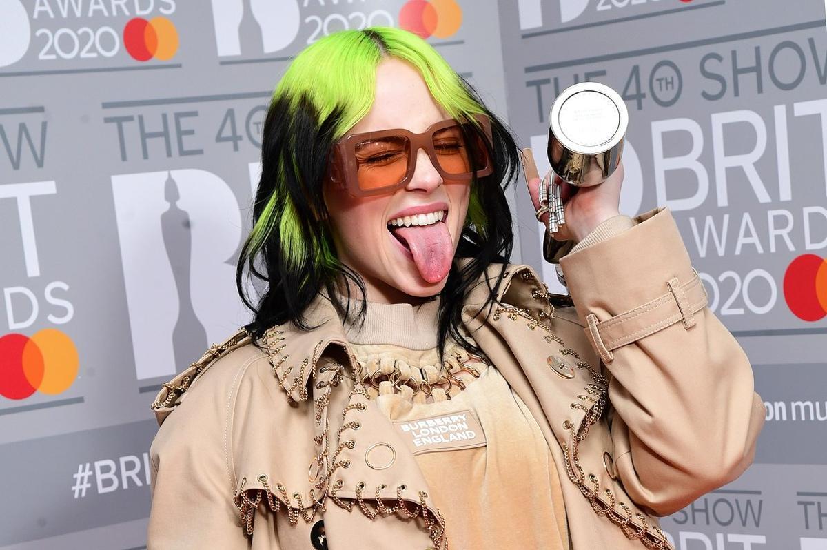 18 February 2020, England, London: American singer Billie Eilish holds the Brit Award for Best International Female during the Brit Awards 2020 at the O2 Arena. Photo: Ian West/PA Wire/dpa