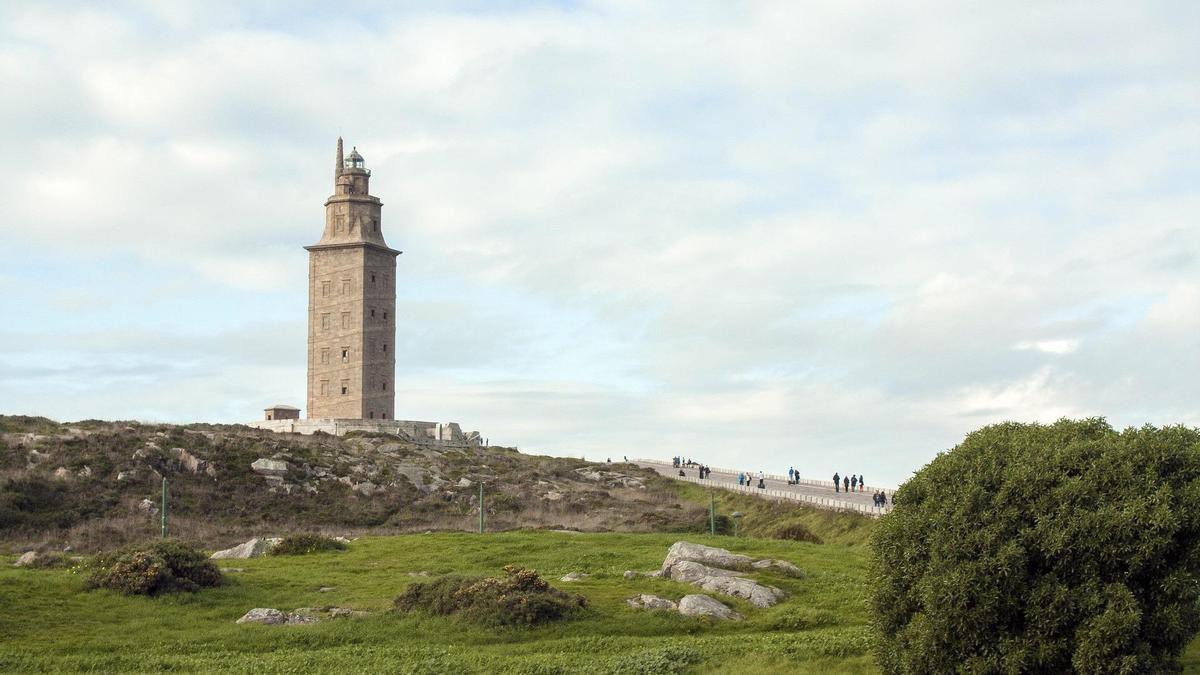 La queixa surrealista sobre la Torre d’Hèrcules de la Corunya: «una vergonya de lloc»