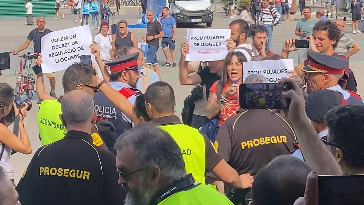Escrache del Sindicat de Llogaters a la ministra Raquel Sánchez en Sants