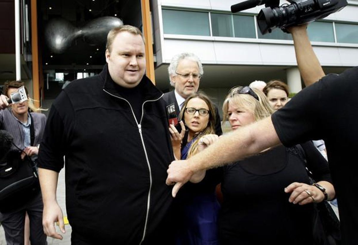 Kim Dotcom, a su salida de la prisión, en Auckland, Nueva Zelanda. Kim Dotcom, a su salida de la prisión, en Auckland, Nueva Zelanda.