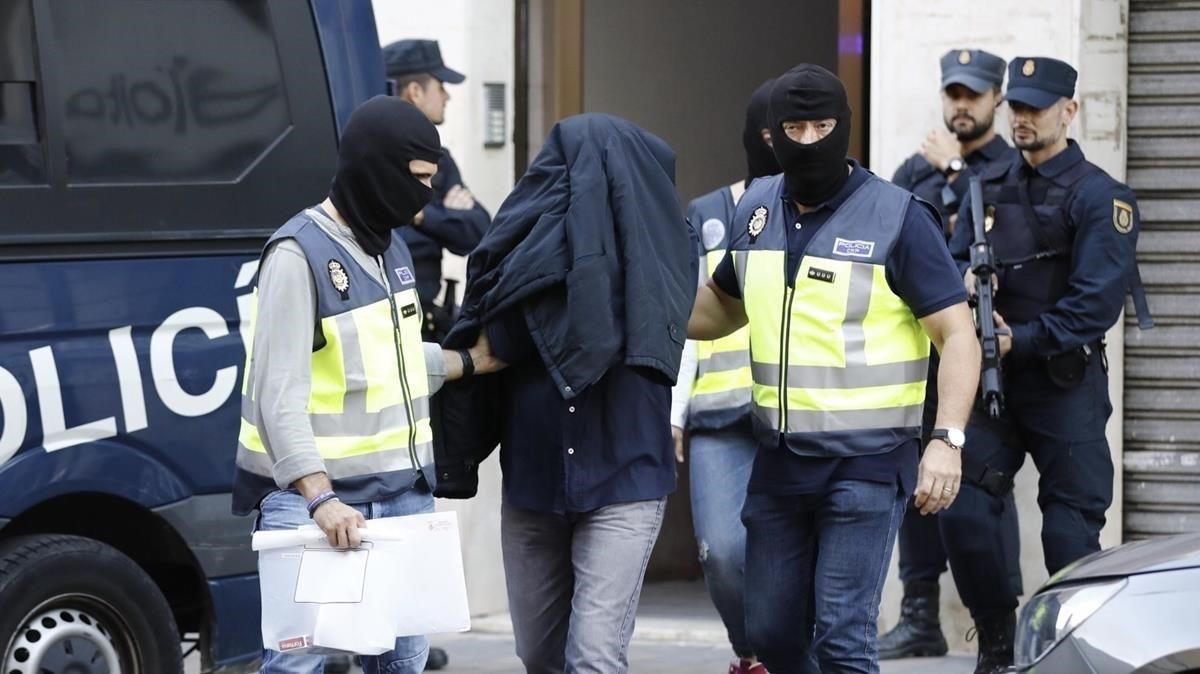 Detenidos en València por difundir ideario yihadista. Detenidos en València por difundir ideario yihadista.