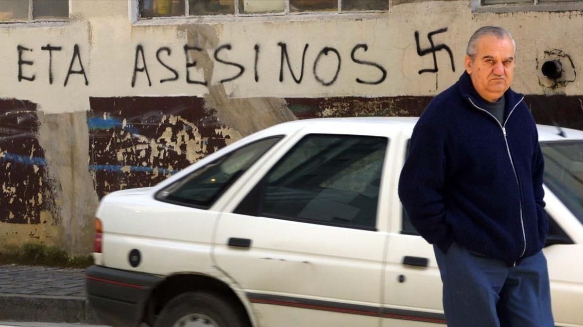 Pintada contra ETA en la localidad e Orio. Pintada contra ETA en la localidad e Orio.