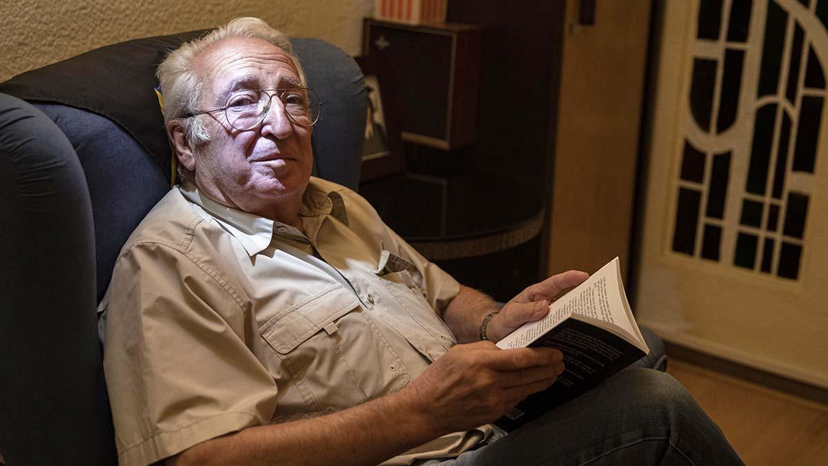 Josep Bruch, en su casa de Vic (Osona).