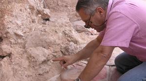 Jean-Jacques Hublin, durante unos trabajos de excavación en el yacimiento de Jebel Irhoud, en Marruecos.