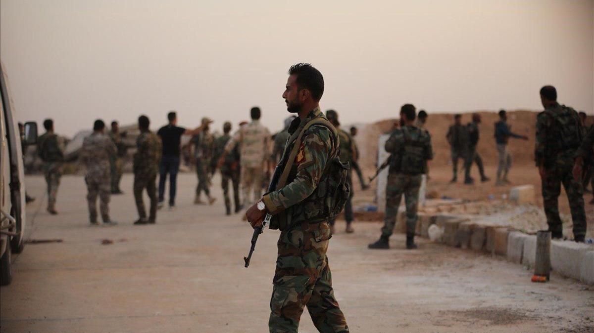 Soldados sirios en la base de Al Tabqa el pasado mesa de octubre. Soldados sirios en la base de Al Tabqa el pasado mesa de octubre.