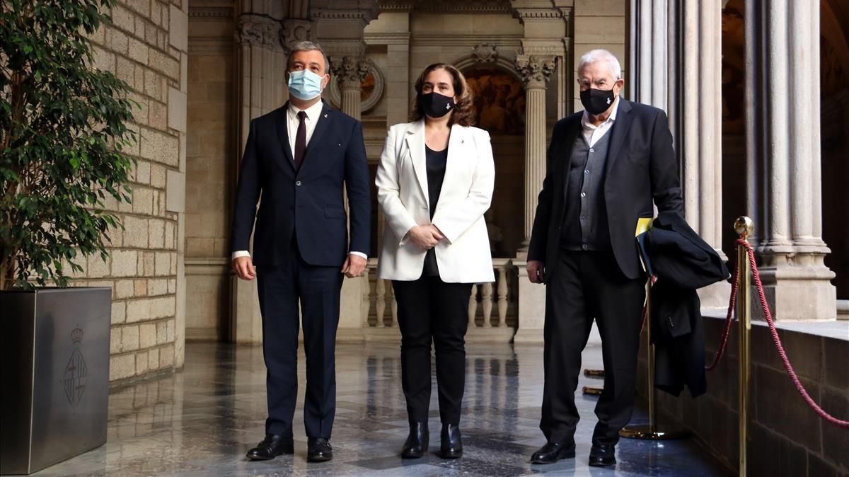Jaume Collboni, Ada Colau y Ernest Maragall, durante la presentación de los presupuestos de Barcelona Jaume Collboni, Ada Colau y Ernest Maragall, durante la presentación de los presupuestos de Barcelona