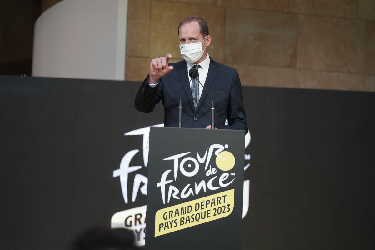 Christian Prudhomme anuncia en Bilbao que la capital vizcaína acogerá la salida del Tour en 2023. Christian Prudhomme anuncia en Bilbao que la capital vizcaína acogerá la salida del Tour en 2023.