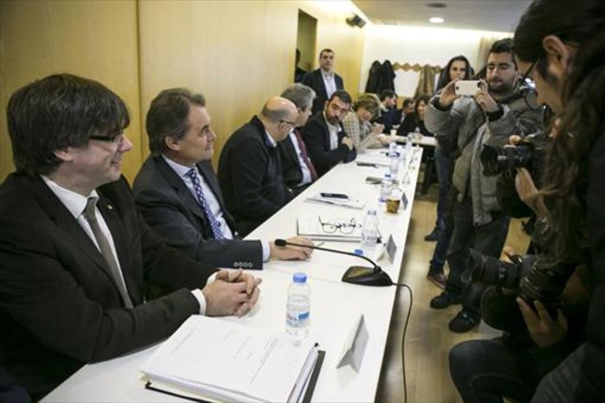 Reunión de la ejecutiva de Convergència con Puigdemont y Artur Mas. Reunión de la ejecutiva de Convergència con Puigdemont y Artur Mas.