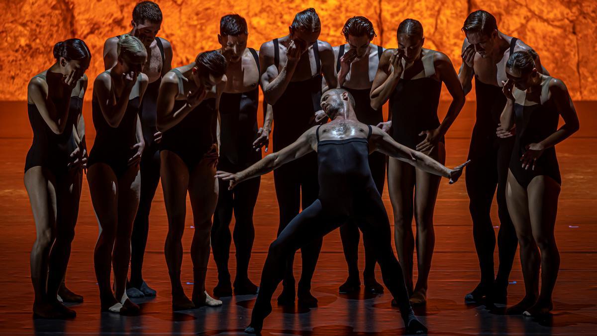 Tres 'delicatessen' de la danza del siglo XXI embrujan la apertura del Grec