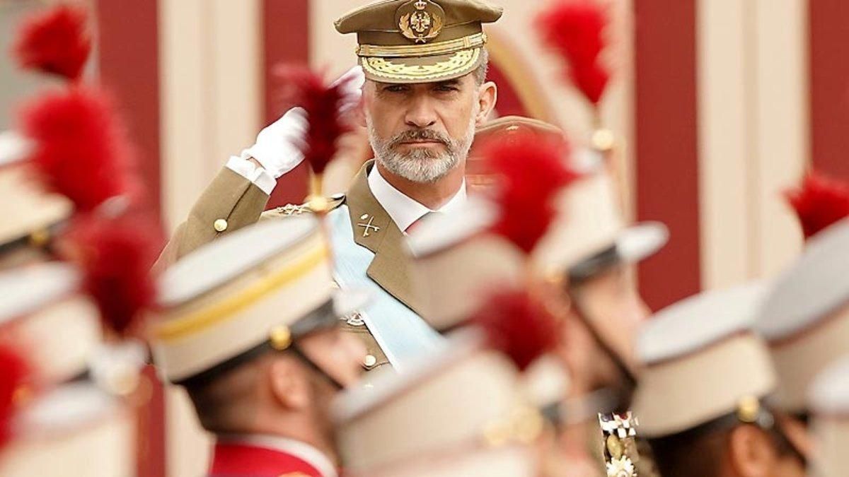 El Rey, durante el desfile del 12-O. El Rey, durante el desfile del 12-O.