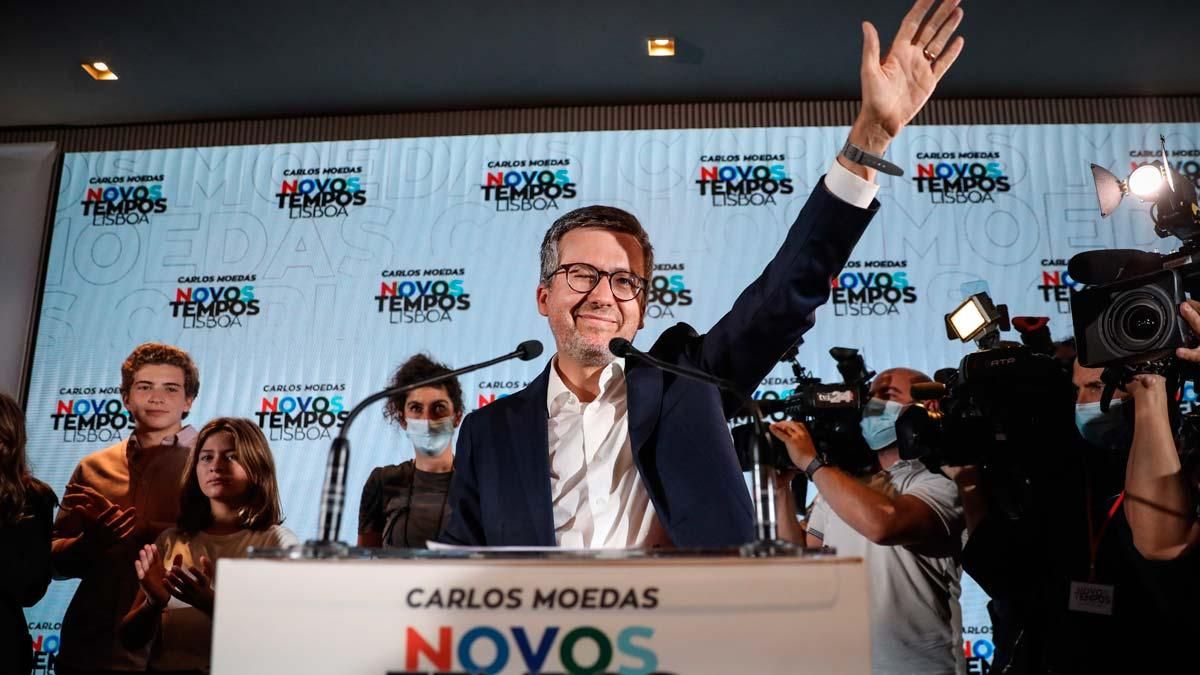 Carlos Moedas, líder de la coalición ’Novos Tempos Lisboa’, se ha convertido contra todo pronóstico en el nuevo alcalde de Lisboa. Carlos Moedas, líder de la coalición ’Novos Tempos Lisboa’, se ha convertido contra todo pronóstico en el nuevo alcalde de Lisboa.