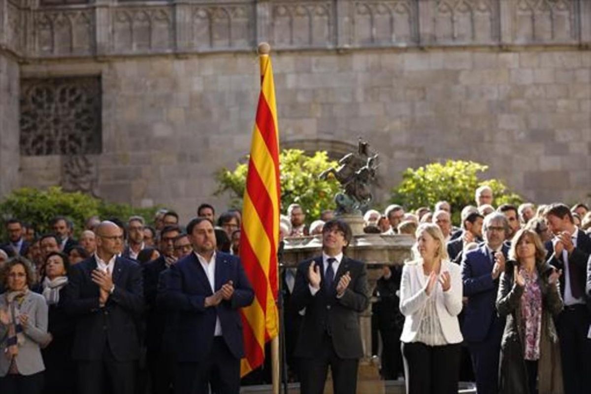 El Govern y el ’sottogoverno’, en pleno, en el Pati dels Tarongers, el 21 de abril del 2017. El Govern y el ’sottogoverno’, en pleno, en el Pati dels Tarongers, el 21 de abril del 2017.