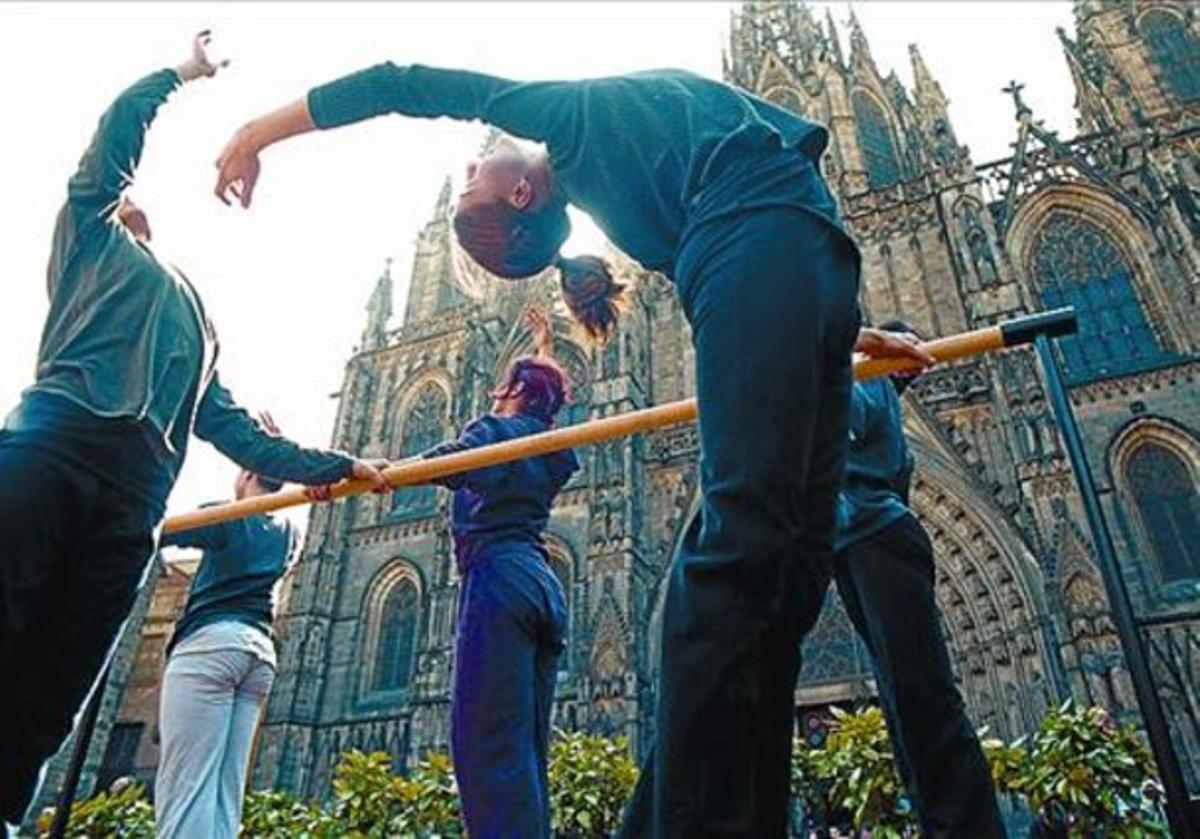 Coreografía ante la catedral en una edición anterior del Día de la Danza.