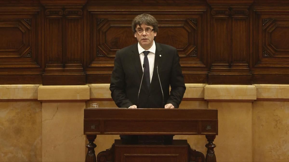 Puigdemont, durante su comparecencia en el Parlament el 10 de octubre del 2017. Puigdemont, durante su comparecencia en el Parlament el 10 de octubre del 2017.