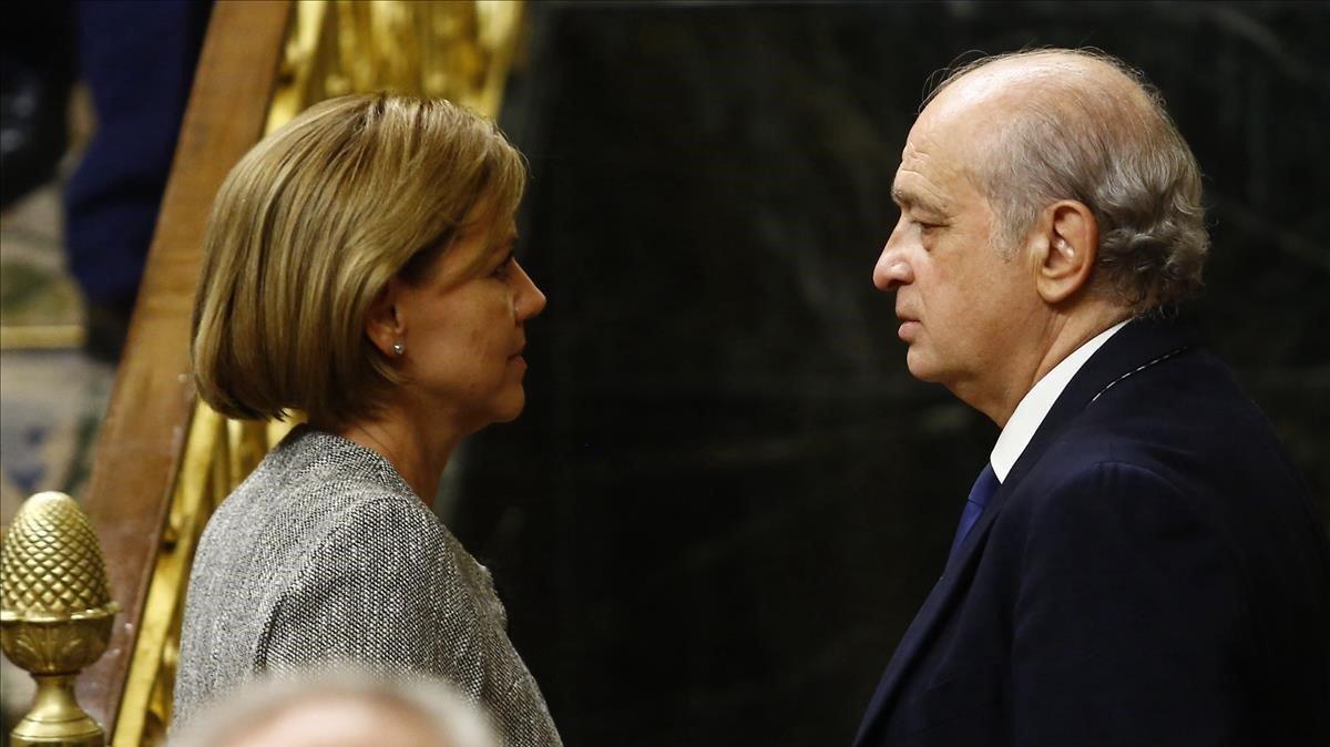 María Dolores de Cospedal con Jorge Fernández Díaz en el Congreso en 2016. María Dolores de Cospedal con Jorge Fernández Díaz en el Congreso en 2016.