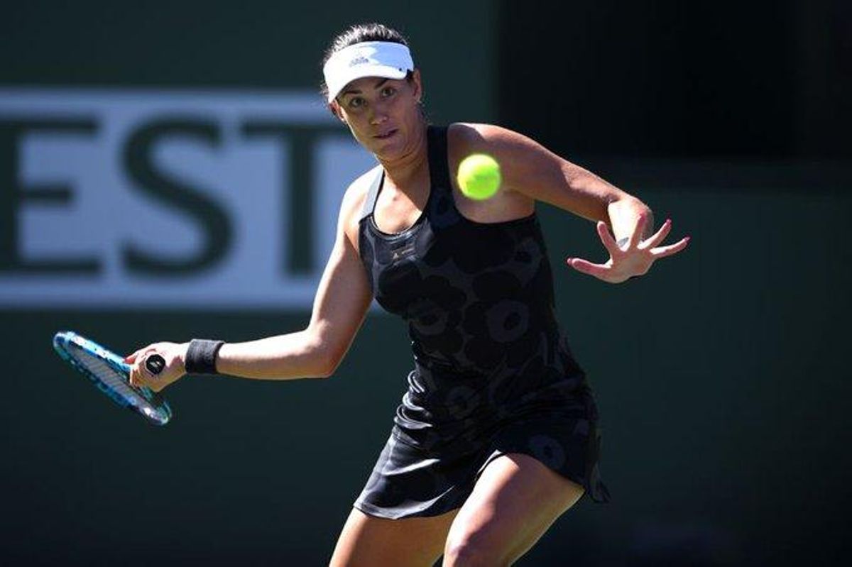 Muguruza devuelve una derecha en Indian Wells. Muguruza devuelve una derecha en Indian Wells.