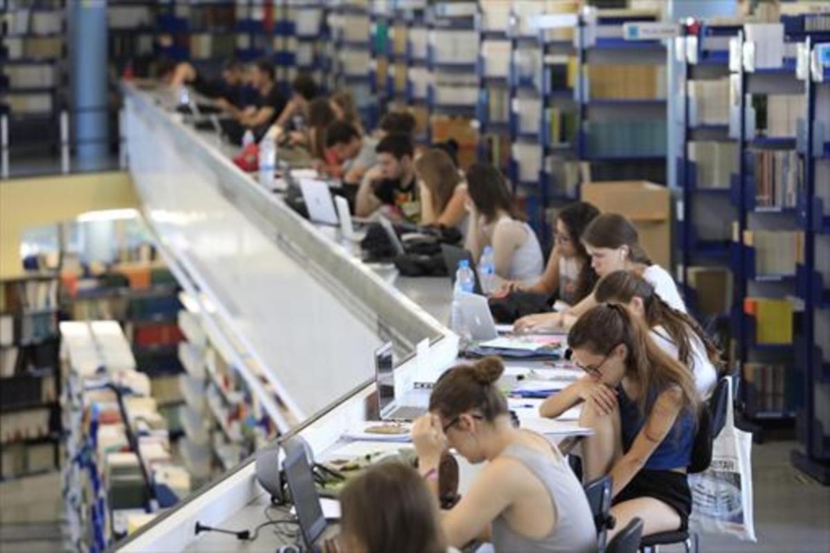 Casi uno de cada cinco jóvenes ni estudia ni trabaja en España.