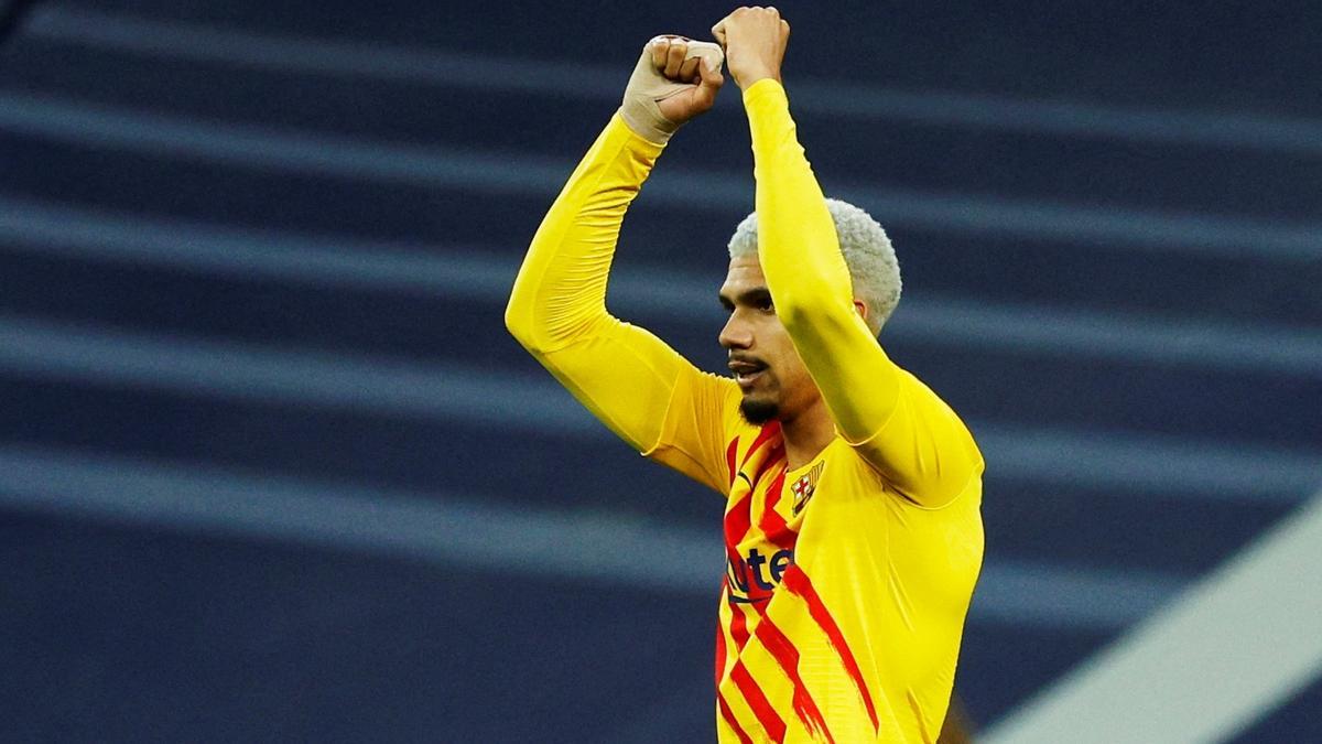 Oficial: Ronald Araujo renova amb el Barcelona fins al 2026 Oficial: Ronald Araujo renova amb el Barcelona fins al 2026