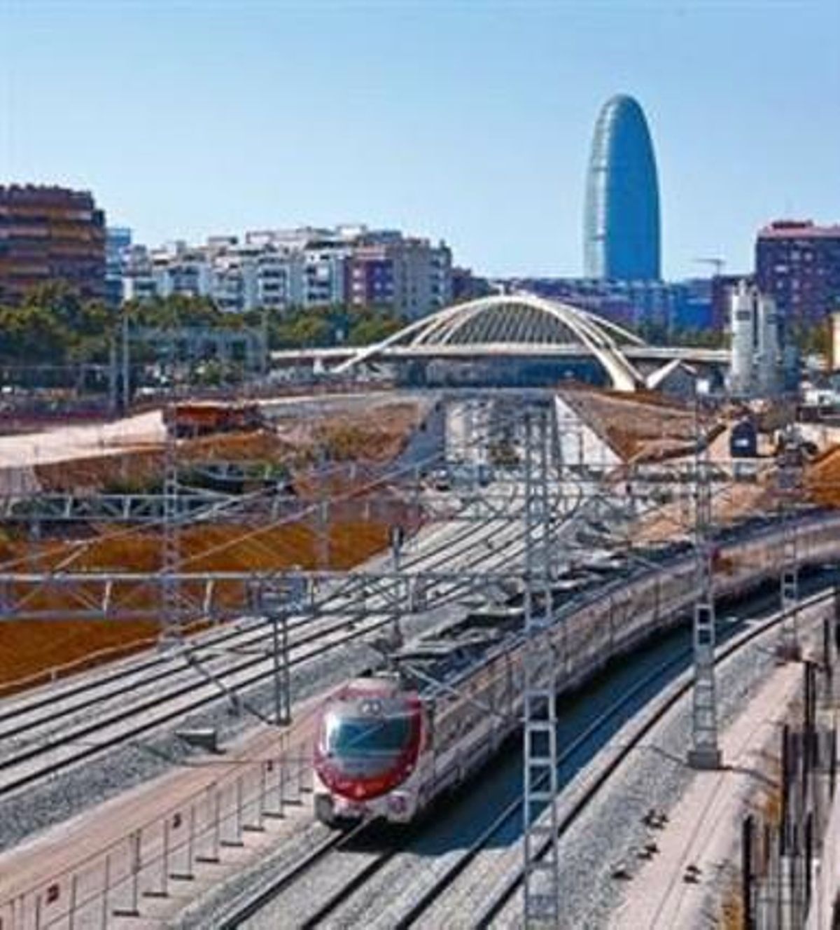 Nuevas vías para liberar la zona (izquierda) donde irá la Sagrera, ayer. Nuevas vías para liberar la zona (izquierda) donde irá la Sagrera, ayer.