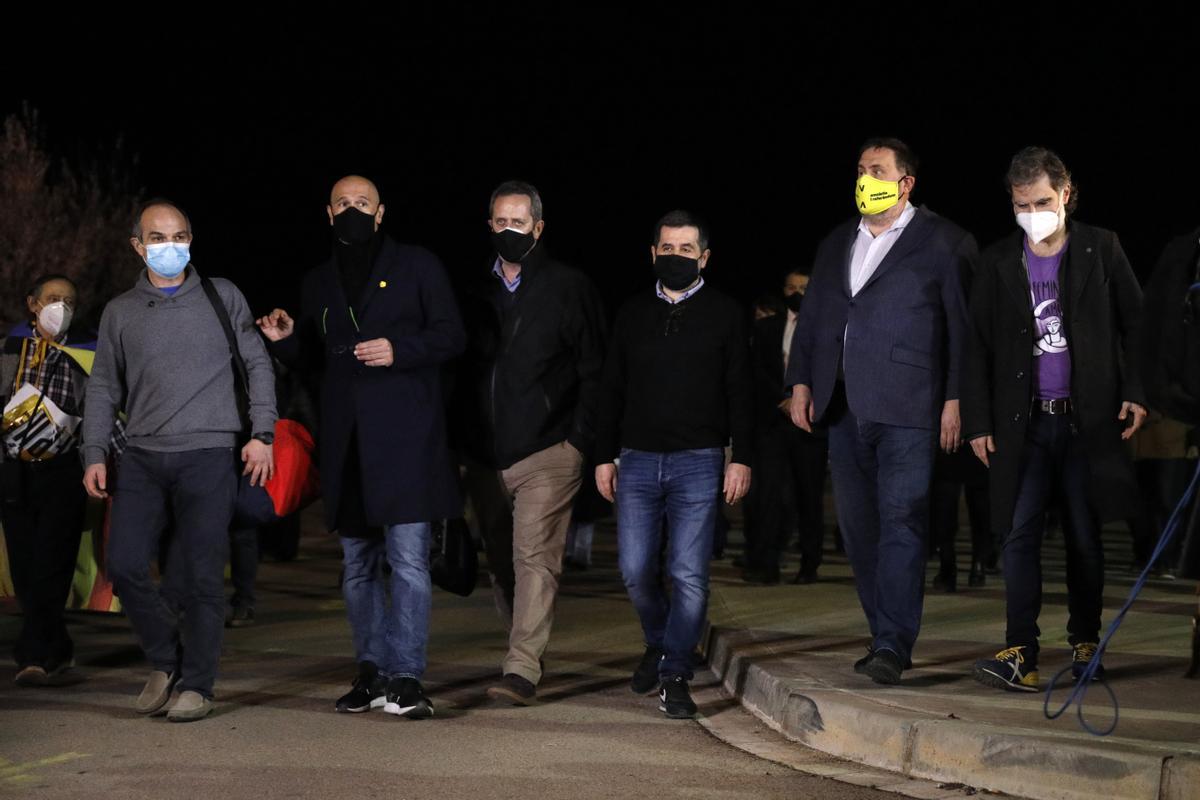 Algunos de los dirigentes del 1-O que pueden ser indultados por el Gobierno de Pedro Sánchez, en una foto del 9 de marzo a la llegada a la cárcel. 