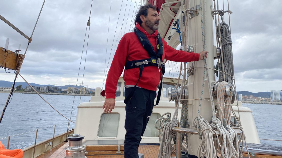 Óscar Camps a bordo del barco Astral. Óscar Camps a bordo del barco Astral.