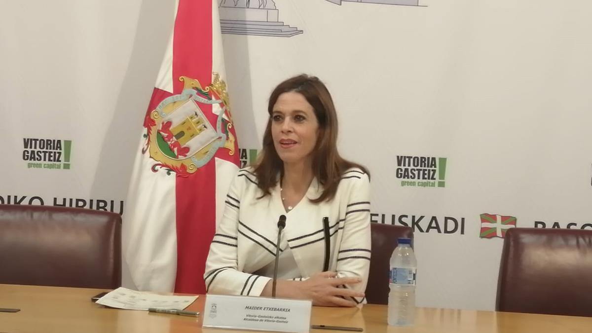 Pacto entre EH Bildu y PP en el Ayuntamiento de Vitoria para repartir todas las comisiones