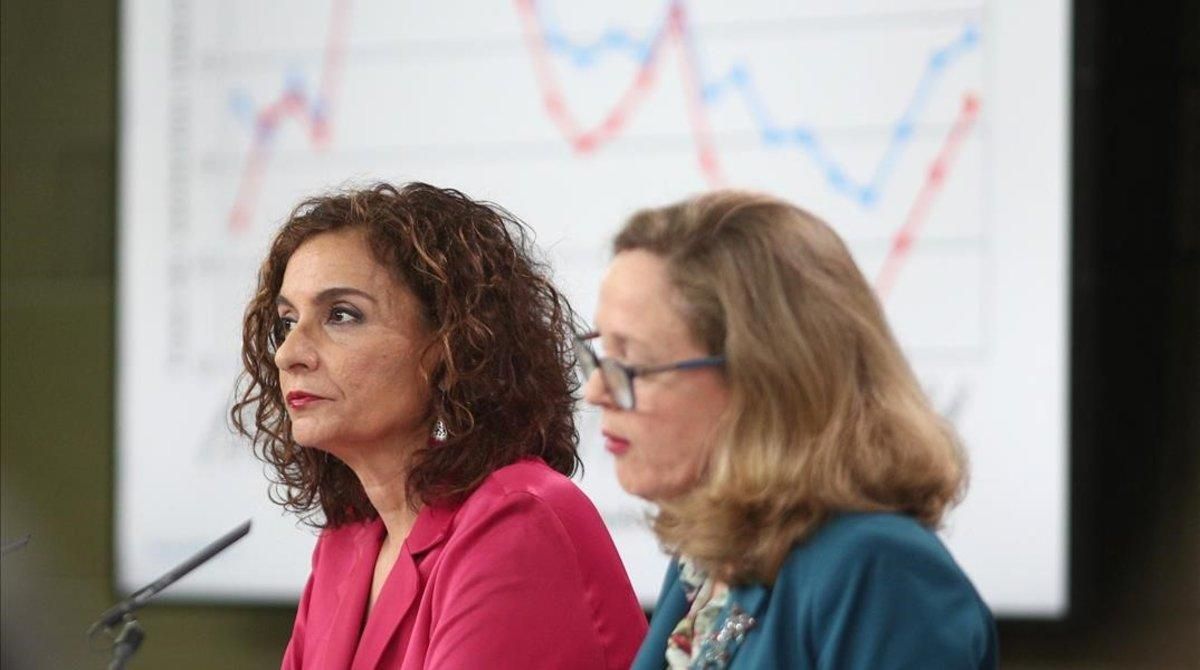 La ministra de Hacienda, María Jesús Montero, y la vicepresidenta económica, Nadia Calviño, en la rueda de prensa posterior al Consejo de Ministros. La ministra de Hacienda, María Jesús Montero, y la vicepresidenta económica, Nadia Calviño, en la rueda de prensa posterior al Consejo de Ministros.