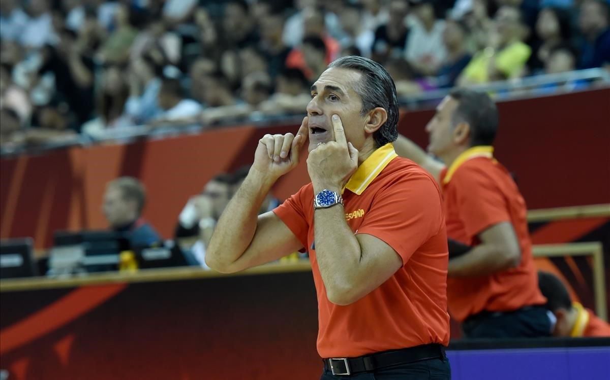 Scariolo da instrucciones a sus jugadores durante el partido de cuartos Scariolo da instrucciones a sus jugadores durante el partido de cuartos