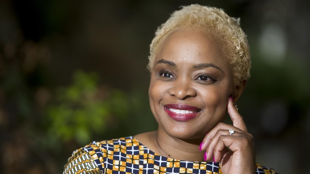 Josina Machel, víctima de violencia machista y líder del movimiento Kahluka para proteger y empoderar a otras mujeres afectadas por esta lacra. Josina Machel, víctima de violencia machista y líder del movimiento Kahluka para proteger y empoderar a otras mujeres afectadas por esta lacra.