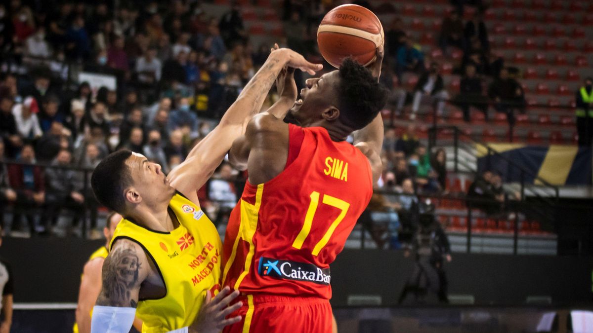 Yankuba Sima lidera el triomf d’Espanya en el camí cap al Mundial 2023 Yankuba Sima lidera el triomf d’Espanya en el camí cap al Mundial 2023
