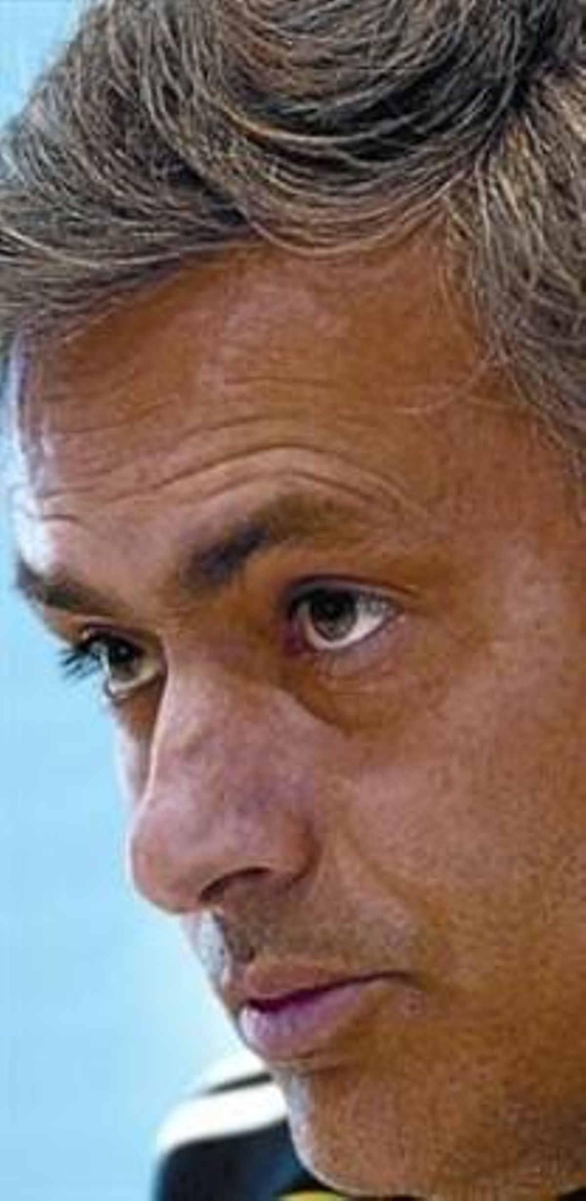 Mourinho atiende a una pregunta en la sala de prensa de Valdebebas. Mourinho atiende a una pregunta en la sala de prensa de Valdebebas.