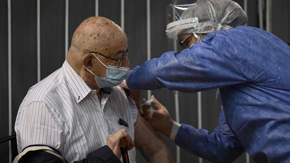 Rússia anuncia que produirà la seva vacuna a Espanya i Sanitat diu no saber-ne res Rússia anuncia que produirà la seva vacuna a Espanya i Sanitat diu no saber-ne res