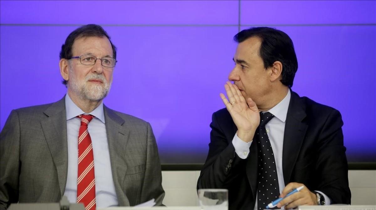 Mariano Rajoy y el coordinador del PP, Fernando Martínez-Maillo, en un comité ejecutivo del PP. Mariano Rajoy y el coordinador del PP, Fernando Martínez-Maillo, en un comité ejecutivo del PP.