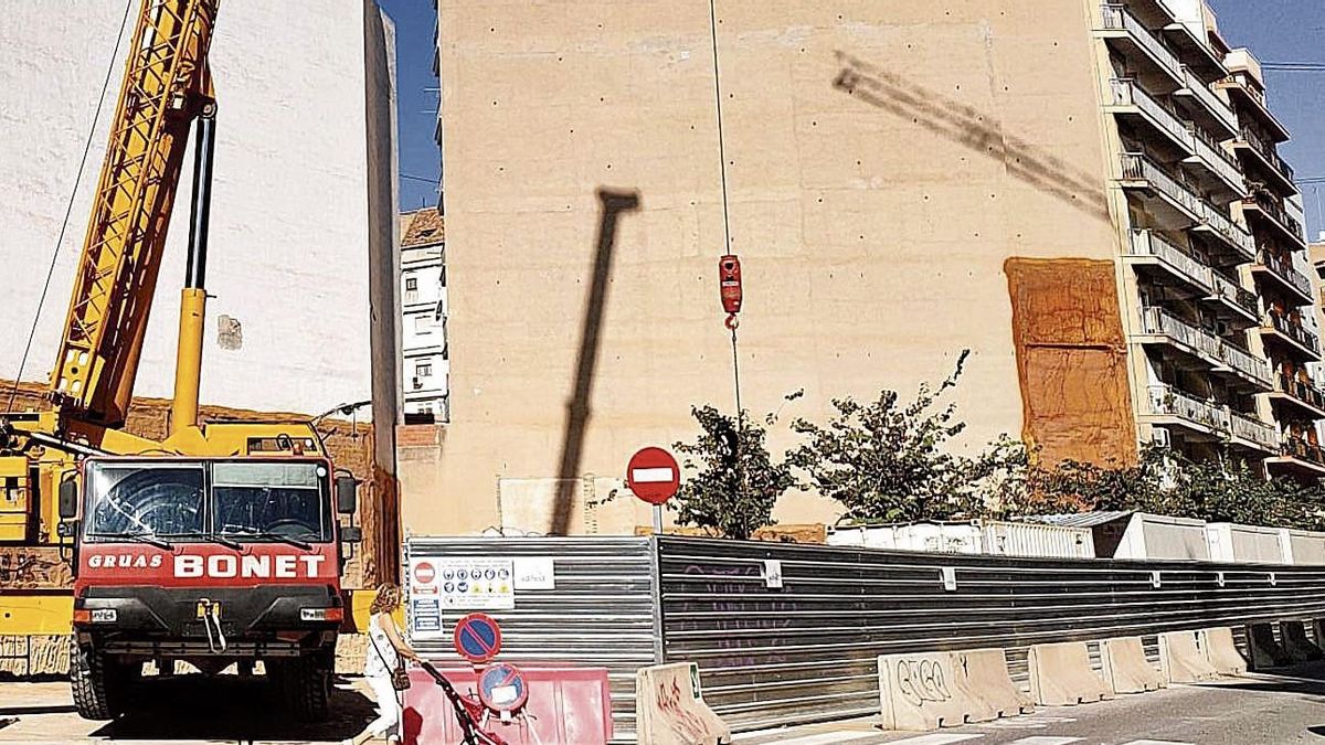 Obras de la residencia de estudiantes que la británica Amro promueve en la calle Palleter de València. Obras de la residencia de estudiantes que la británica Amro promueve en la calle Palleter de València.