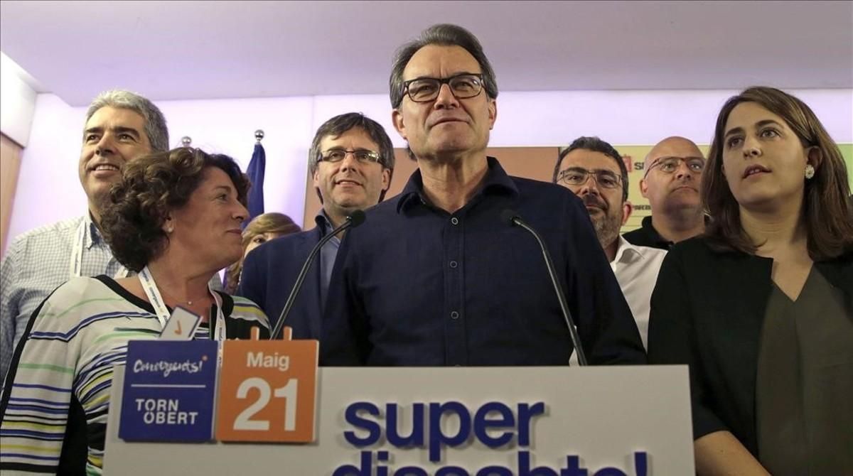 El presidente de CDC, Artur Mas, tras anunciar los resultados de la consulta interna del partido el pasado sábado. El presidente de CDC, Artur Mas, tras anunciar los resultados de la consulta interna del partido el pasado sábado.