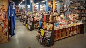Interior de la librería Norma Comics, en el paseo de Sant Joan de Barcelona.