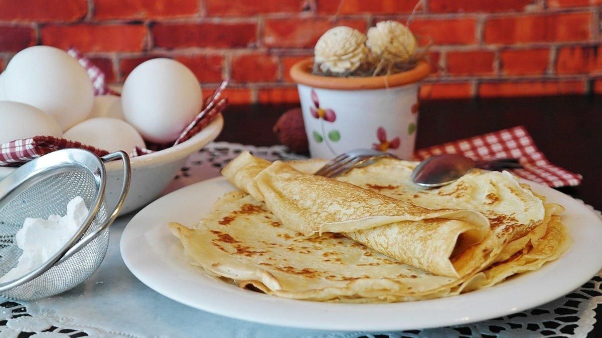 Unos crepes, tortitas o panqueques. Unos crepes, tortitas o panqueques.