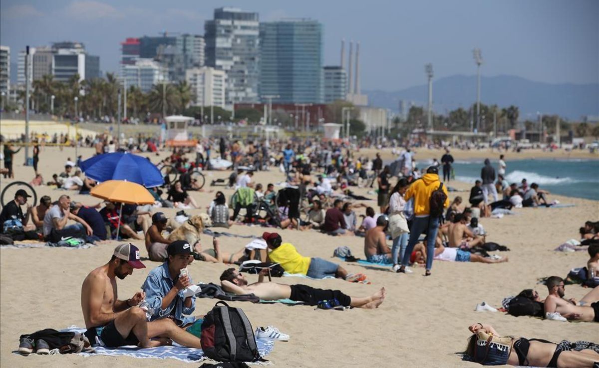 Imagen de la playa del Bogatell, en Barcelona, en abril. Imagen de la playa del Bogatell, en Barcelona, en abril.
