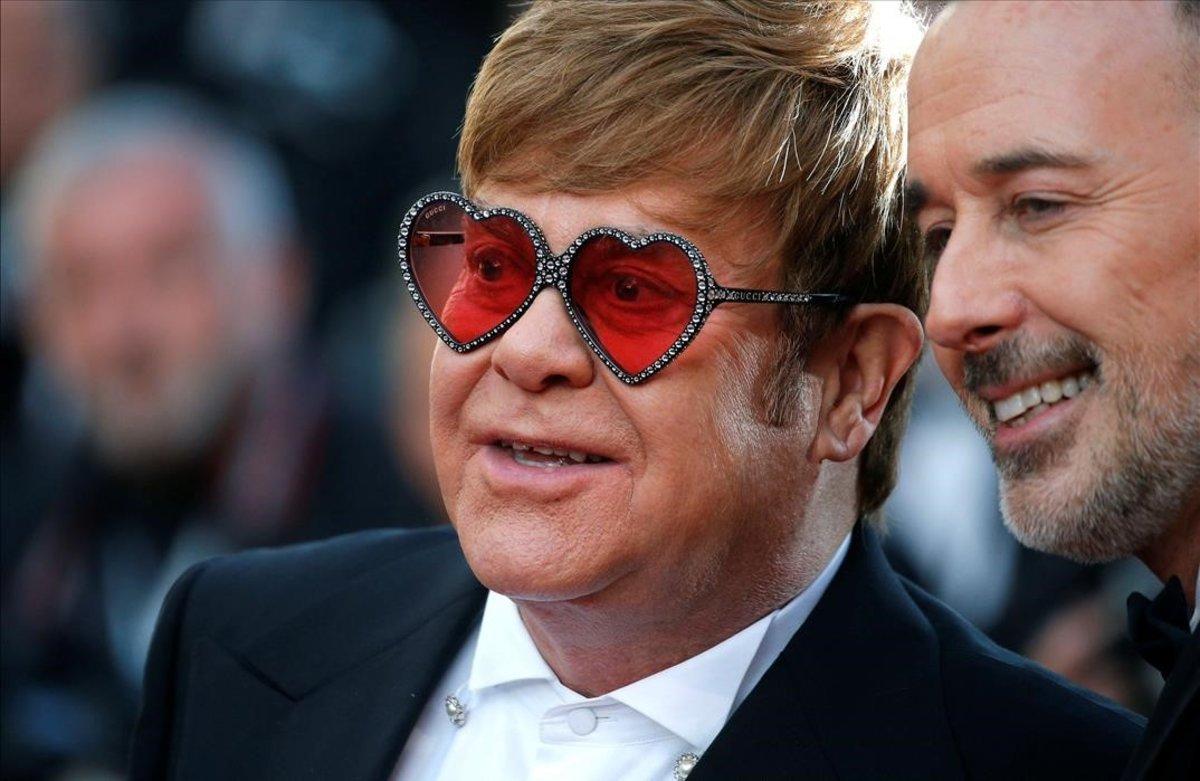 Elton John y su pareja David Furnish.