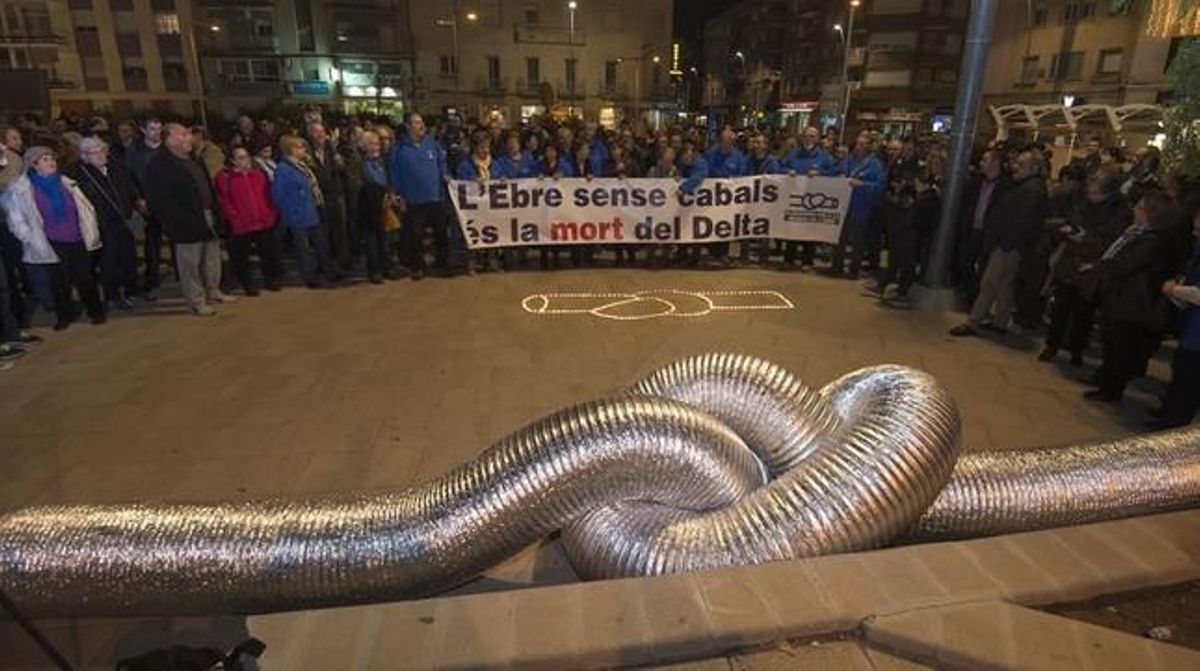 Manifestación en Tortosa contra el plan hidrológico, la tarde de este viernes. Manifestación en Tortosa contra el plan hidrológico, la tarde de este viernes.