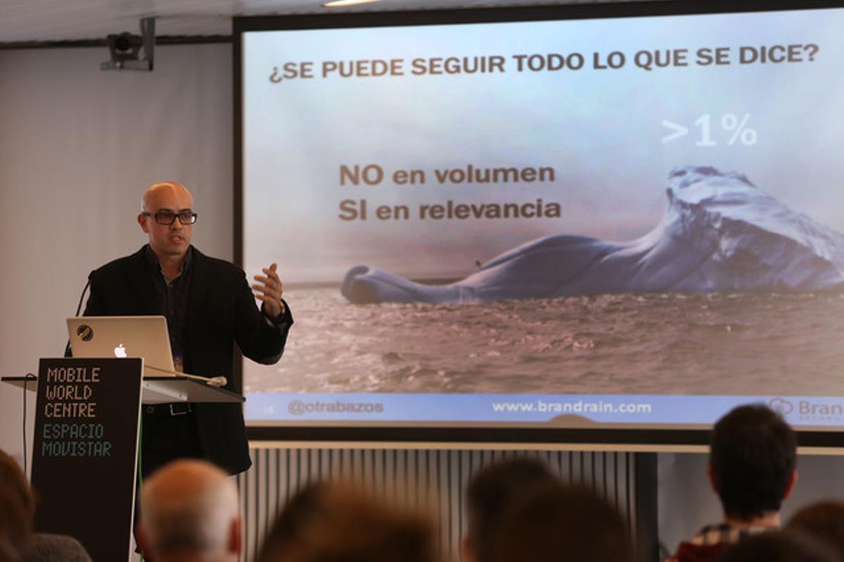 Óscar Trabazos, en un charla en la Social Media Week.