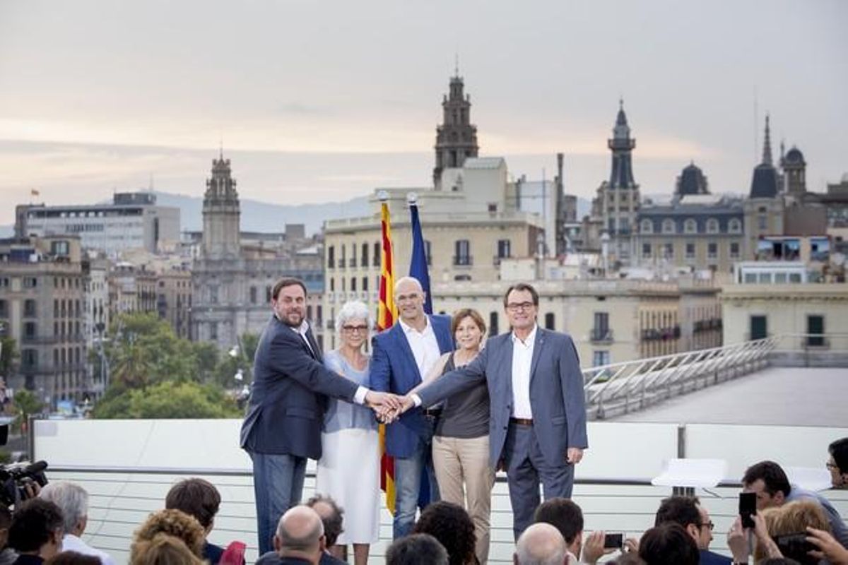 Junqueras, Casals, Romeva, Forcadell i Mas, en la presentació de Junts pel Sí, el juliol del 2015. Junqueras, Casals, Romeva, Forcadell i Mas, en la presentació de Junts pel Sí, el juliol del 2015.