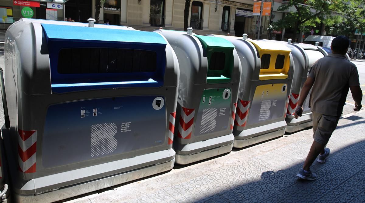 Nuevos contenedores de recogida selectiva en Barcelona. Nuevos contenedores de recogida selectiva en Barcelona.