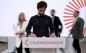 El secretario general de Cs, Adrián Vázquez durante la rueda de prensa de Ciudadanos.