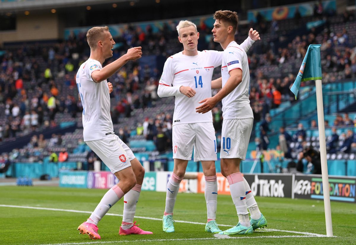 Los jugadores checos celebran el primer tanto ante Escocia Los jugadores checos celebran el primer tanto ante Escocia