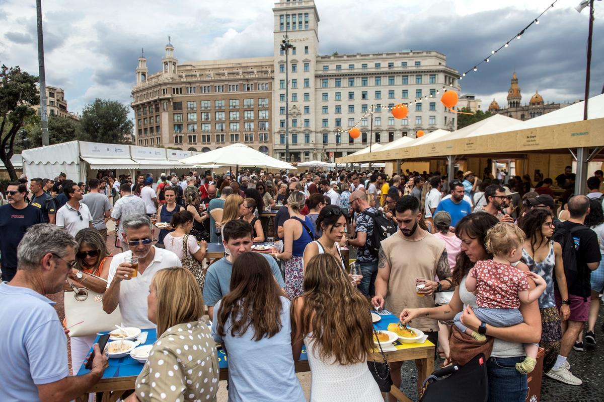 El Tast a la Rambla reúne a unos 450.000 visitantes, esta vez en la plaza de Catalunya