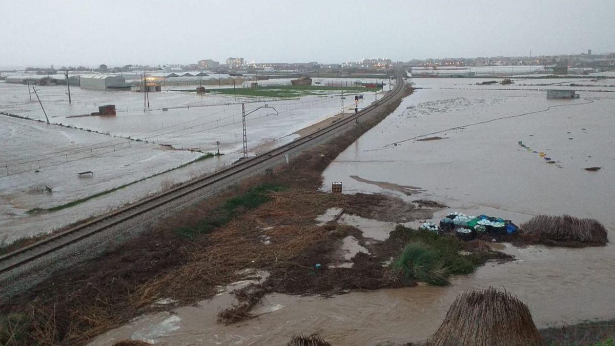 El río Tordera, desbordado a consecuencia de las lluvias del temporal ’Gloria’.