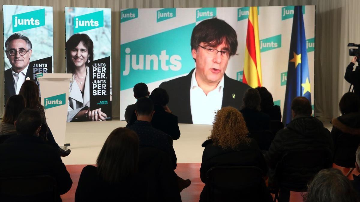 Carles Puigdemont en un acto de campaña de Junts, en Vic. 
