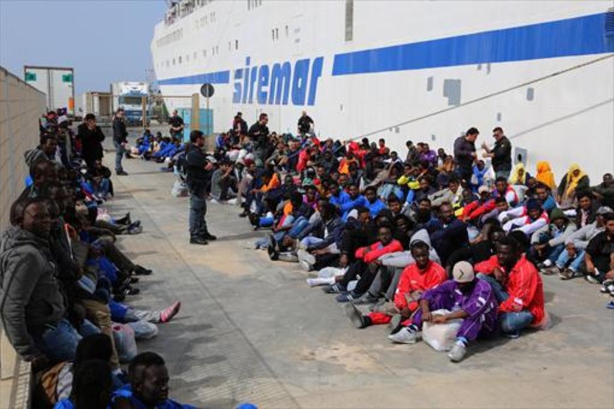 LAMPEDUSA.En los últimos 27 años, han llegado a la isla italiana 250.000 inmigrantes. LAMPEDUSA.En los últimos 27 años, han llegado a la isla italiana 250.000 inmigrantes.